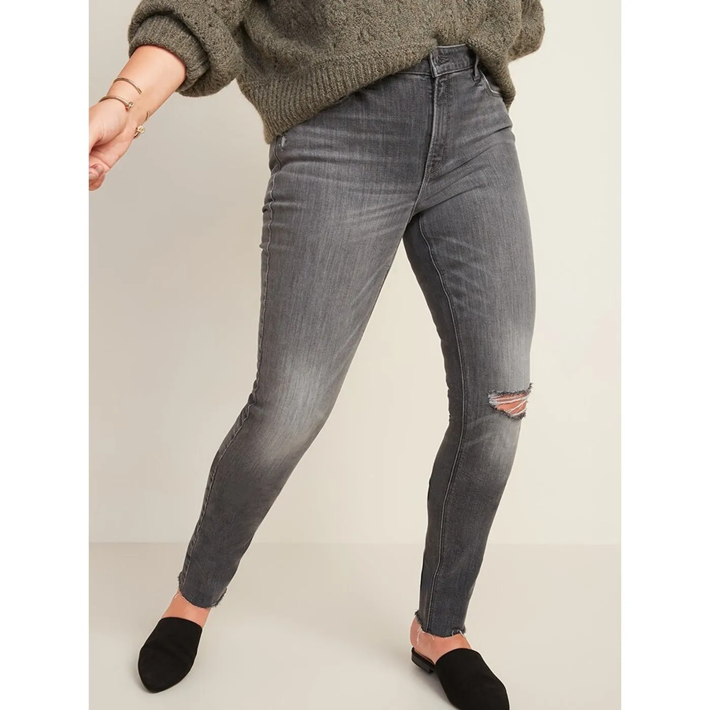 ON Mid Rise Gray Skinny Ripped Jeans